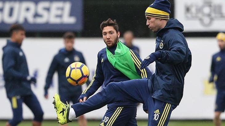 Van Persie'nin menajerinden flaş açıklama!