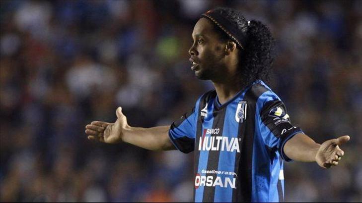 Ronaldinho şanssız başladı