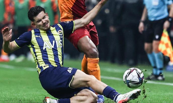 Fenerbahçe'de Ferdi Kadıoğlu bu kez sağ bek oynadı