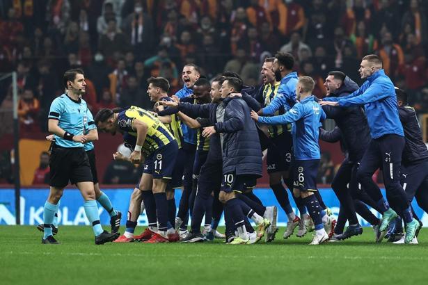 Galatasaray'ı lig tarihinde en çok mağlup eden takım Fenerbahçe