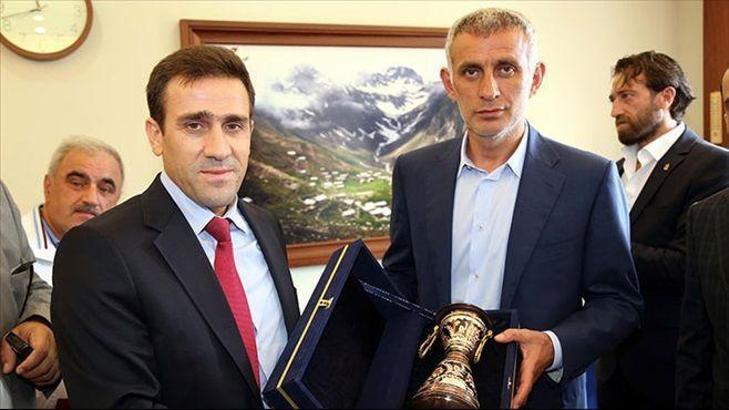 Hacıosmanoğlu'ndan İsmail Türüt'lü gönderme