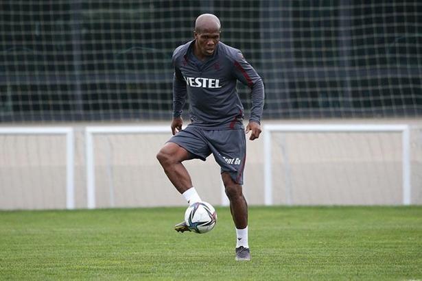 Trabzonspor'da kaptanlık pazubandı Nwakaeme'de