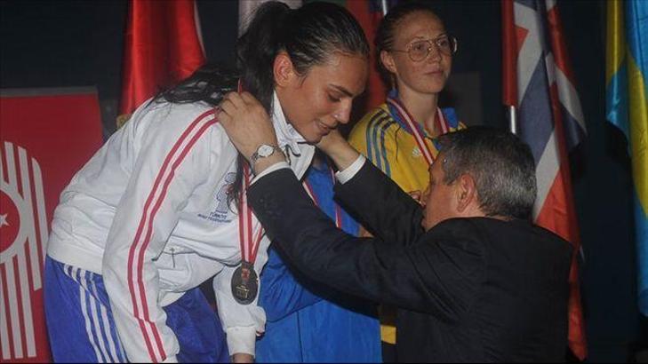 Ahmet Cömert'te 9 altın