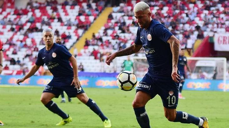 Menez, Antalyaspor'dan ayrılmak istiyor