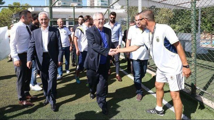 Aziz Yıldırım ve futbolculardan ziyaret