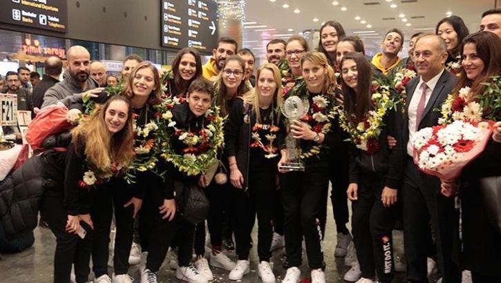 Dünya Şampiyonu Vakıfbank Takımı, yurda döndü