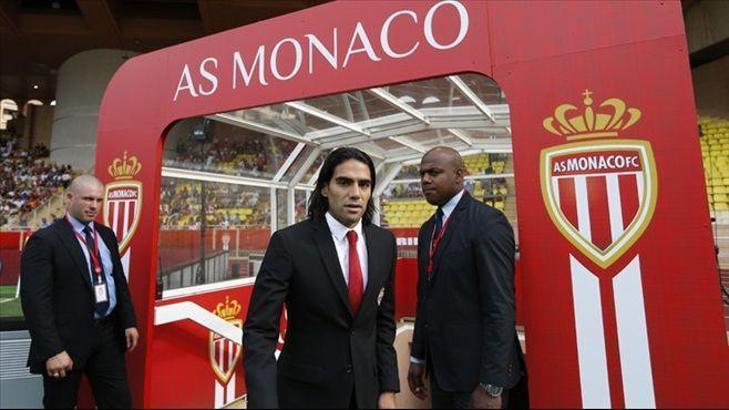 Falcao yeni takımını bekliyor