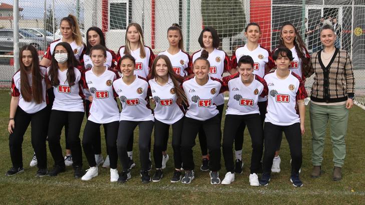 Eskişehirspor kadın futbol takımı kurdu