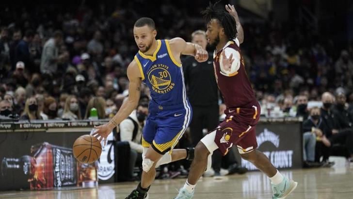 Curry'nin rekor kırdığı maçta Golden State, Cleveland'ı mağlup etti