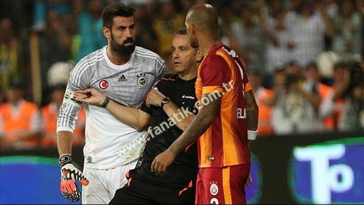 Volkan Demirel'den sokak köpeği iması