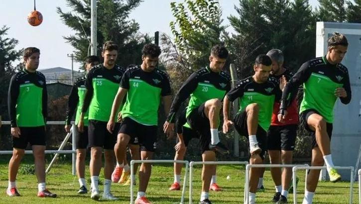Aksisarspor, Karacabey Belediyespor'u gözüne kestirdi