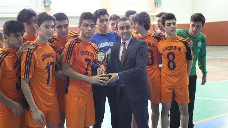 Futsal turnuvasında Kardelen Koleji şampiyon oldu