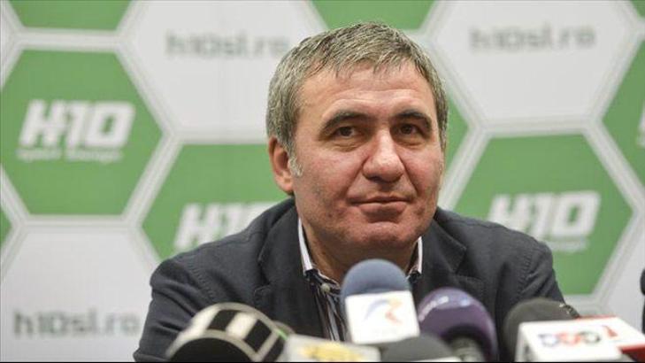 Hagi zor günler geçiriyor