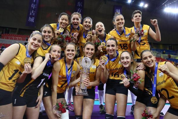 Dünya şampiyonu VakıfBank, kupasını aldı