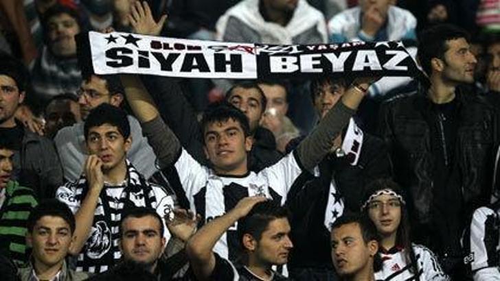 Tribün çöktü!