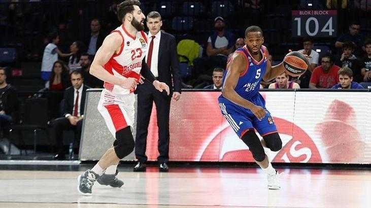 Anadolu Efes - Baskonia maç sonucu: 81-82