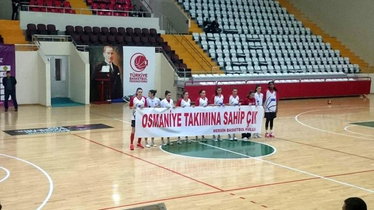 Mersin Basketbol Takımı, 'Osmaniye takımına sahip çık' pankartıyla sahaya çıktı
