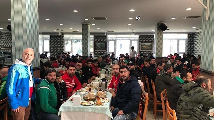Bursaspor ve Antalyaspor taraftarlarından dostluk mesajı