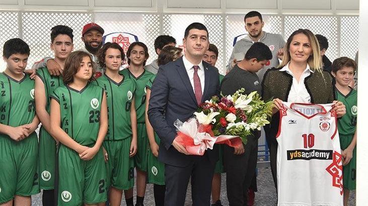 Kolej öğrencileri Karesispor'u ağırladı