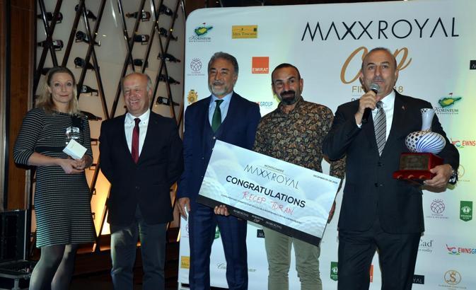 Bakan Çavuşoğlu, golf turnuvasının ödül törenine katıldı