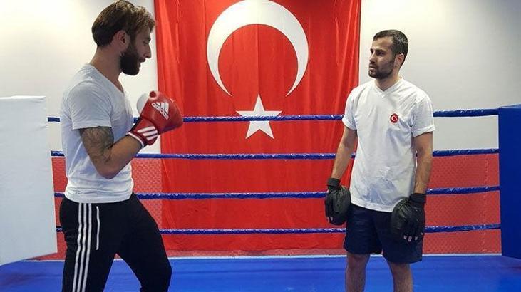 Elazığsporlu Alpaslan ile milli boksör Yakup Kılıç, ringde karşılaştı