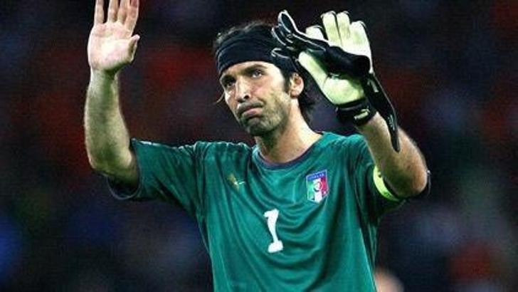 Buffon Juve'de kalacak