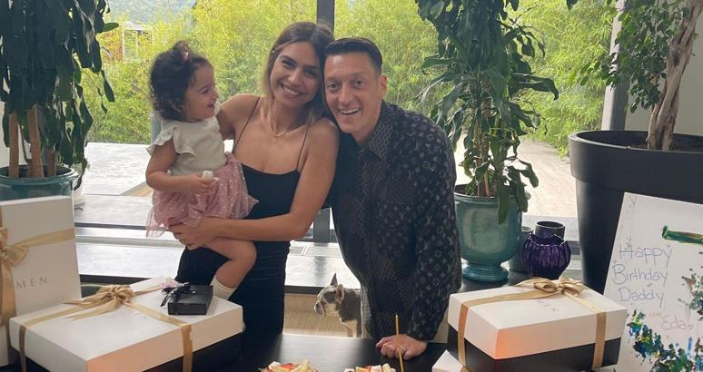 Ali Koç'un eleştirdiği Mesut Özil'den imalı cuma paylaşımı!