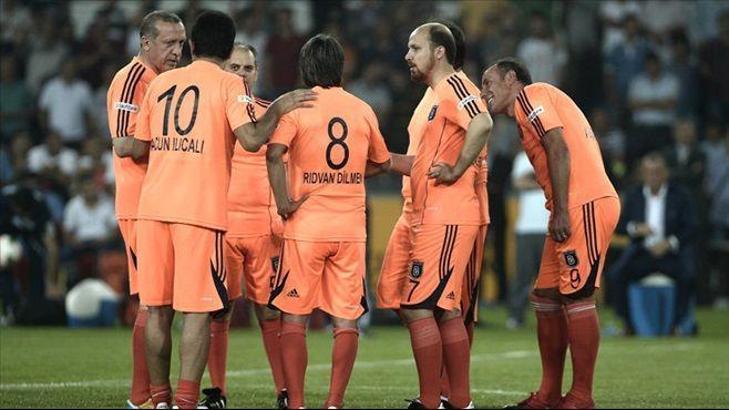Rıdvan Dilmen'in ayağı kırıldı