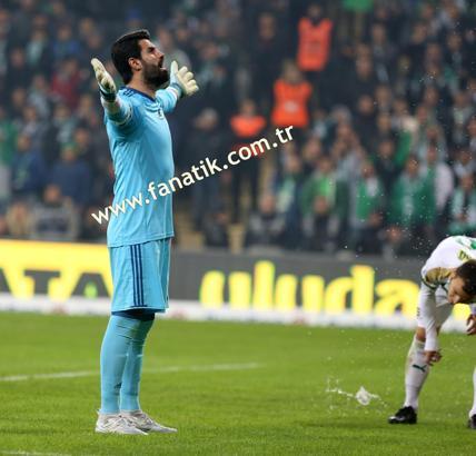 Bursaspor taraftarı ve Volkan Demirel arasında gerginlik