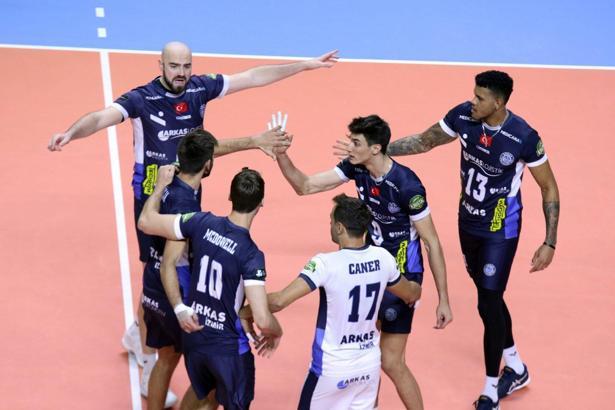 Arkas Spor, Rieker UJS deplasmanında
