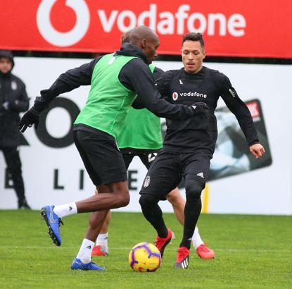 Adriano'ya sarı uyarı