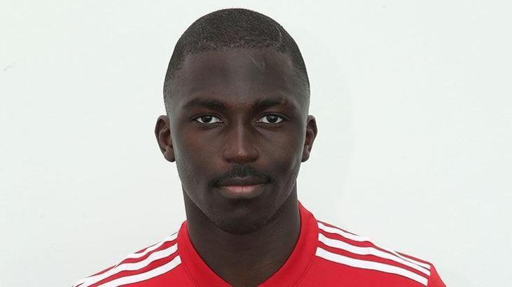 Manchester United, Aliou Traore'yi transfer etti