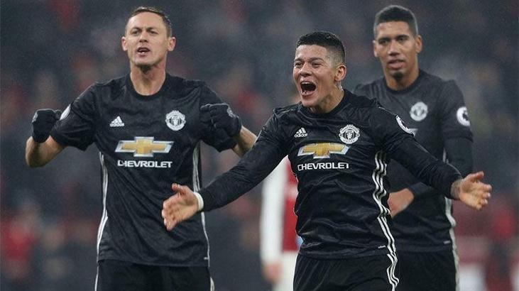 Manchester United, Arsenal'i rahat geçti