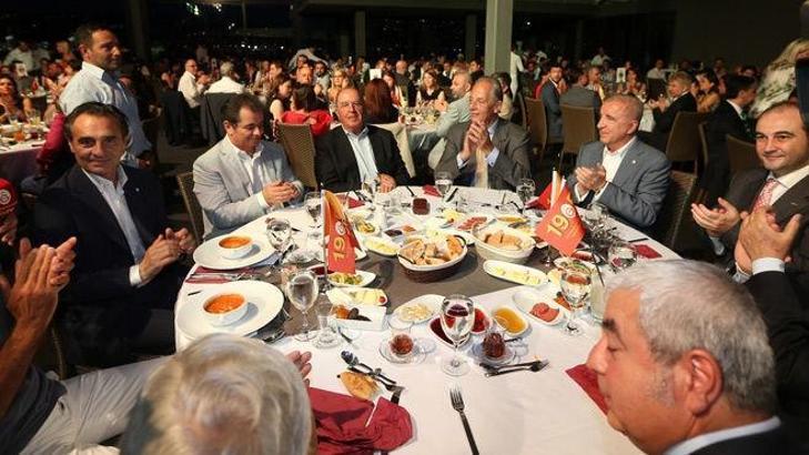Prandelli şerefine Ada'da iftar yemeği