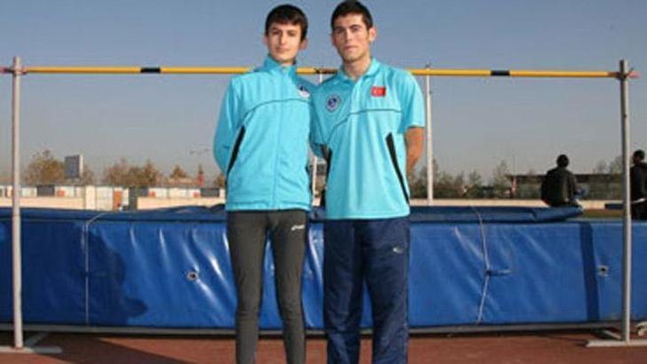 Atletizmde 8 antrenöre ömür boyu men