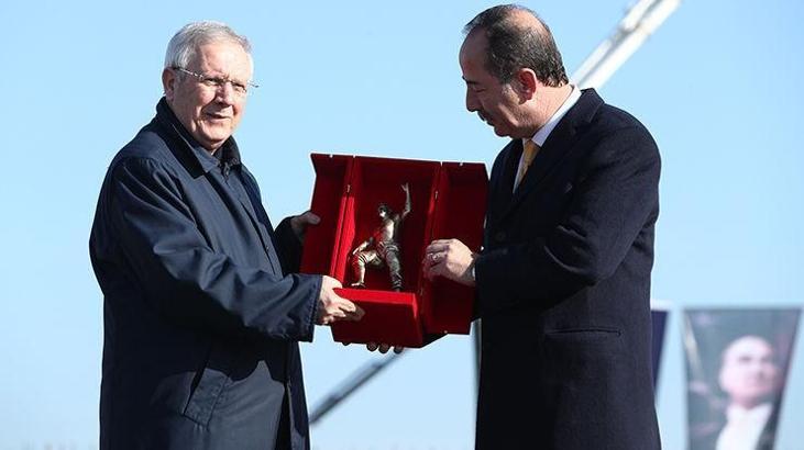 Aziz Yıldırım'a Türk sporunun 'başpehlivanı' unvanı
