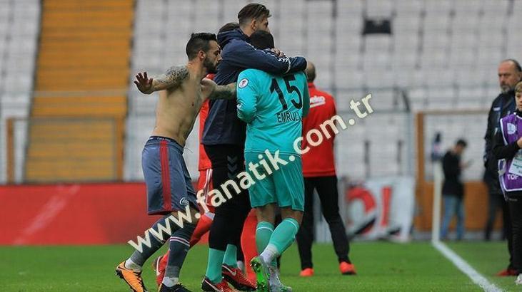 Emrullah Şalk gözyaşlarını tutamadı, Negredo hemen yanına koştu!