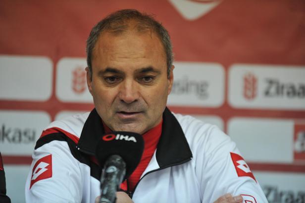 Erkan Sözeri: ''Genç futbolcularımız bizi ayrıca sevindirdi