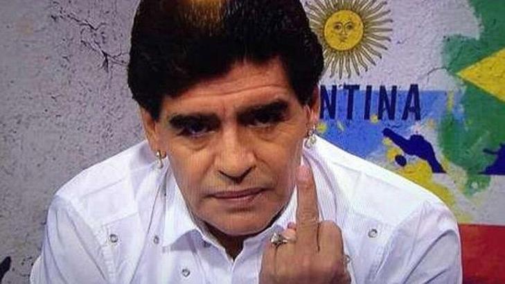 Maradona'dan orta parmak