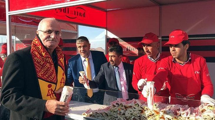 Yeni Malatya Stadı'nda 27 bin 44 çiğ köfte dağıtıldı