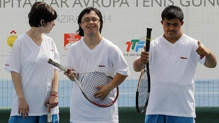 Down sendromlu çocuklar için tenis turnuvası