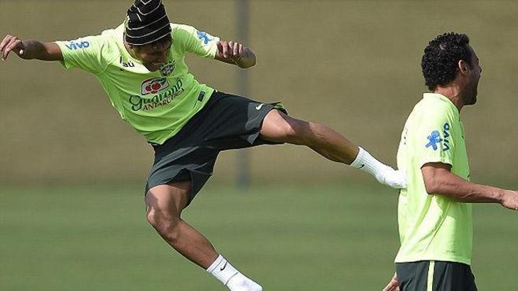 Neymar'dan uçan tekme