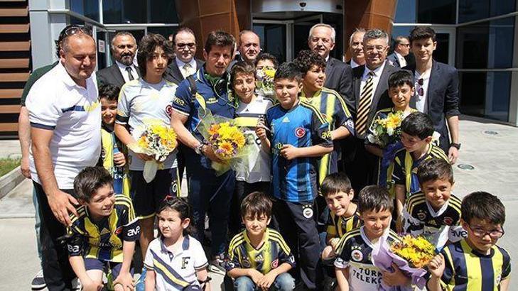 Fenerbahçe'nin yıldızlarından örnek davranış