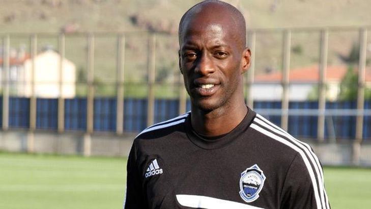 Hugo'nun yerine Edinho!