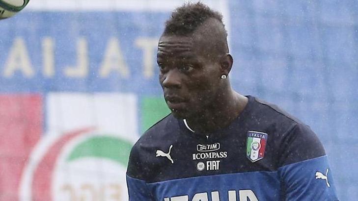 Balotelli nişanlanıyor