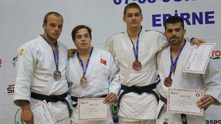 Madalyalar yüzleri güldürdü