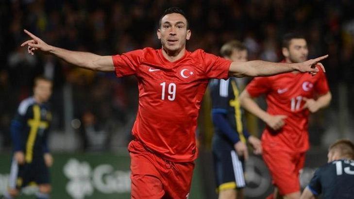 Mevlüt yarın imzalıyor