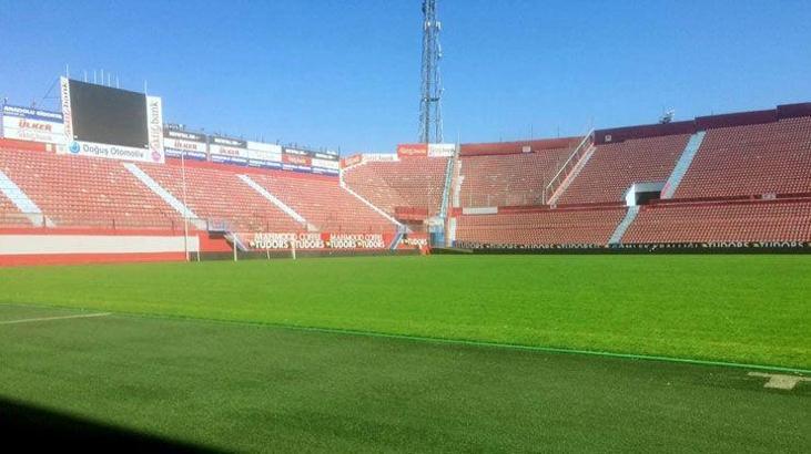 Avni Aker Stadı yıkılıyor