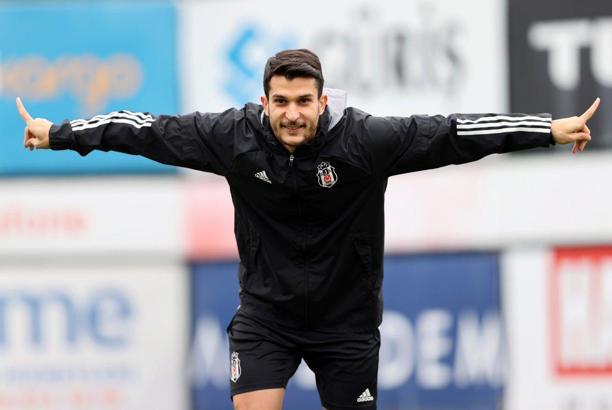 Beşiktaş'ta Necip Uysal 10 günde 3 farklı bölgede oynayacak!