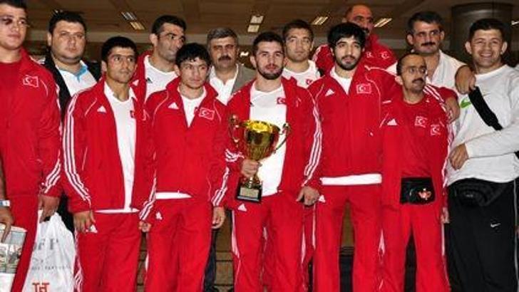 Milli sporcular maaş alamıyor